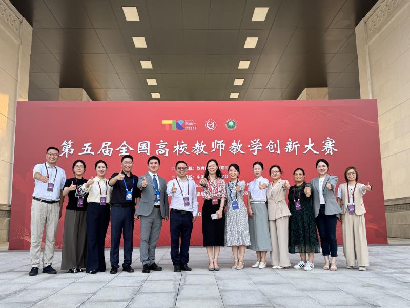 图3：学校团队合影.jpg